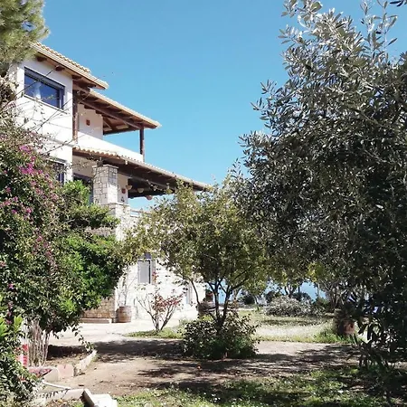Four-bedroom Holiday In Glyfa شقة Glífa