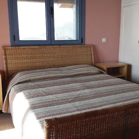 Four-bedroom Holiday In Glyfa Glífa