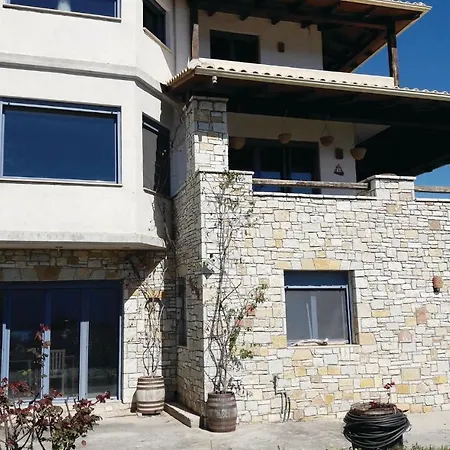 Four-bedroom Holiday In Glyfa Glífa