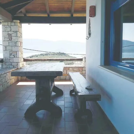 Four-bedroom Holiday In Glyfa * Glífa