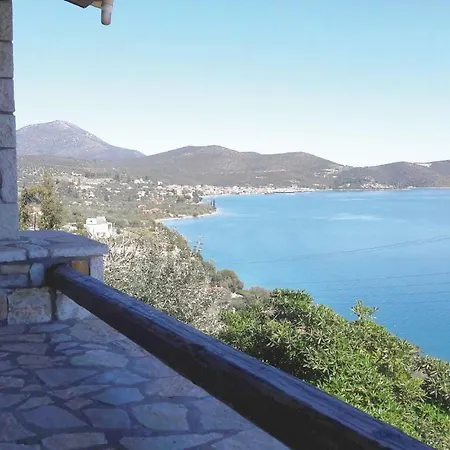 Four-bedroom Holiday In Glyfa * Glífa
