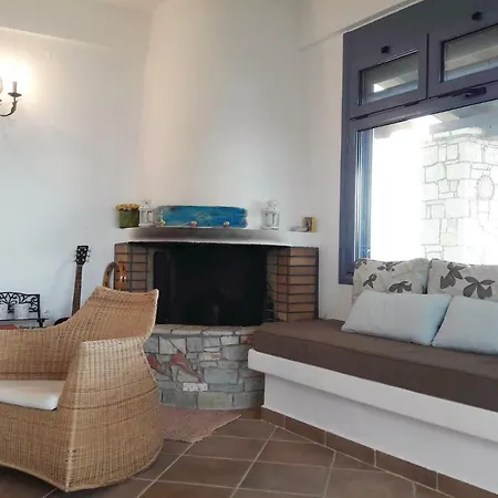 Four-bedroom Holiday In Glyfa * Glífa