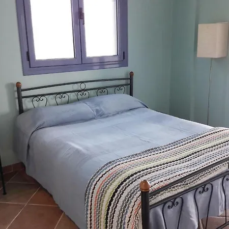 شقة Four-bedroom Holiday In Glyfa *